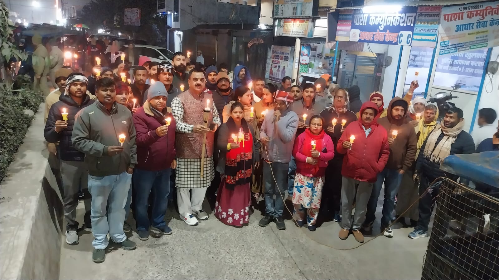 ब्रेकिंग न्यूज़ : अंकिता भंडारी हत्याकांड: सीबीआई जांच की मांग को लेकर ट्रांजिट कैंप में विशाल कैंडल मार्च