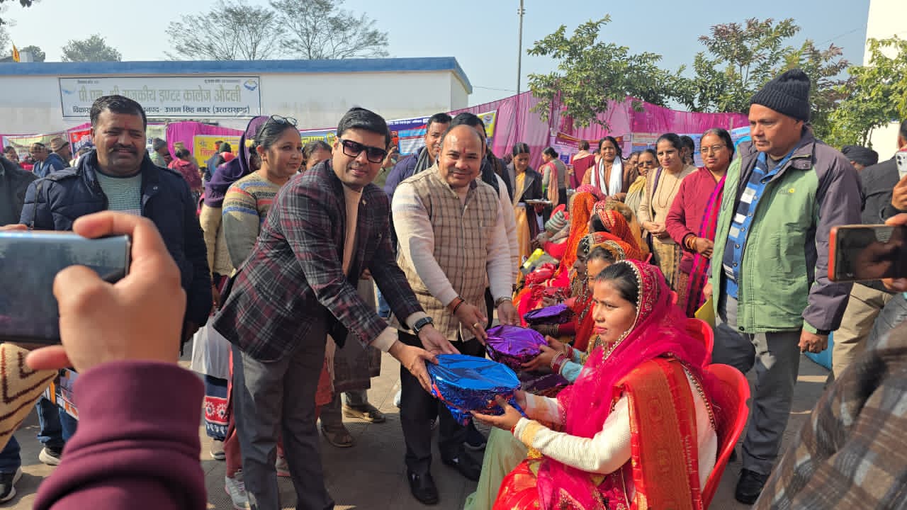 Breking News: एक छत के नीचे जनता को मिलीं सभी सेवाएं, प्रशासन से हुआ सीधा संवाद